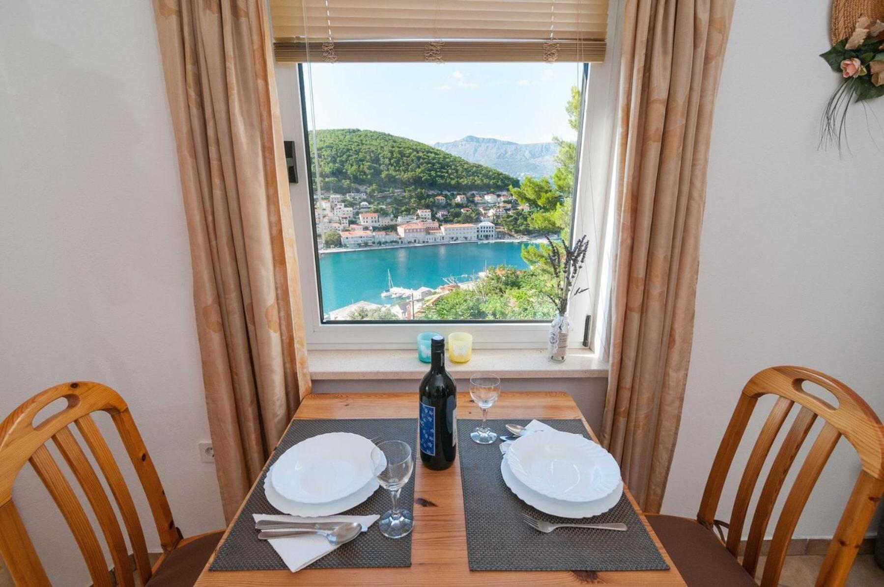 Apartments Mira - beautiful view Pucisca Extérieur photo